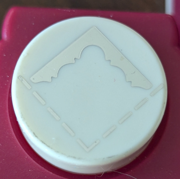 CRAFTERS - SCRAPBOOK - Emagination hole punchers - Picture 7 of 11